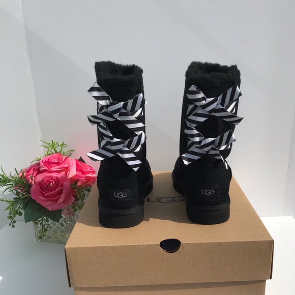 UGG Bailey Bow Diagonal Stripe Boots - Picture 4 of 6